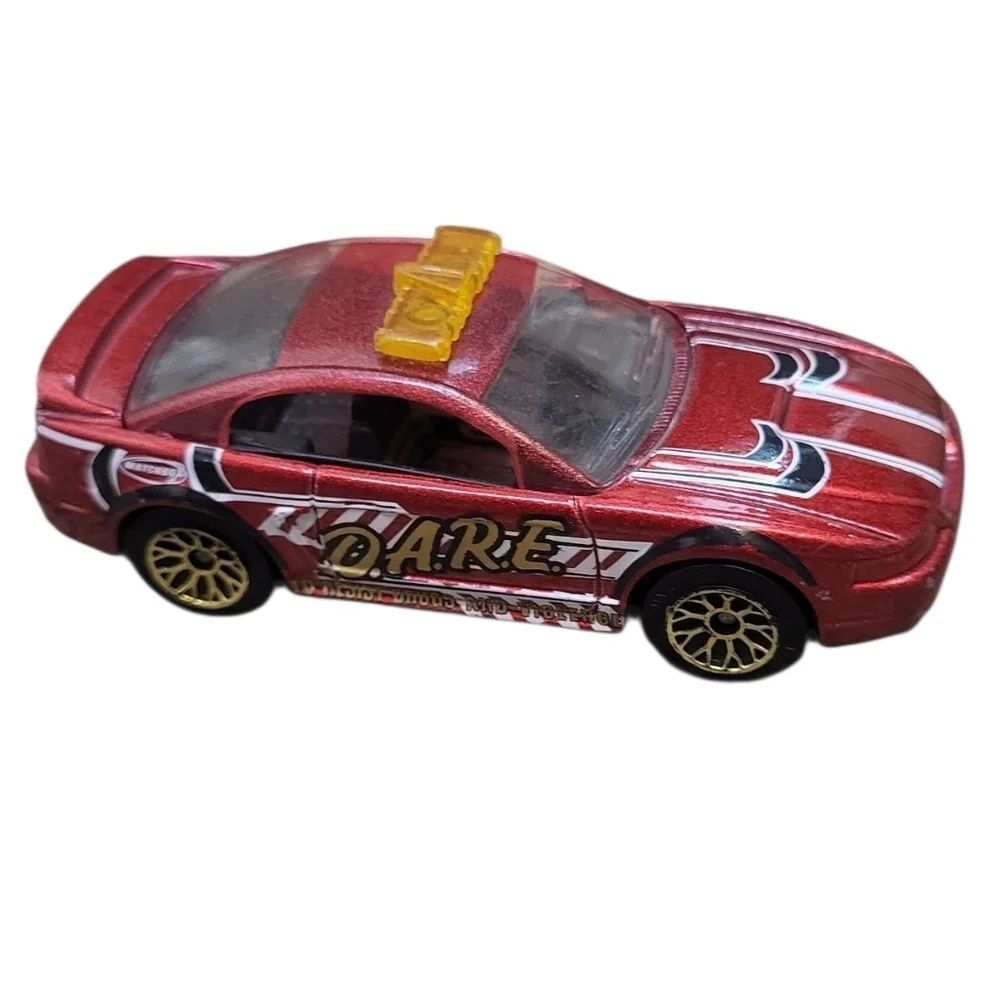 Matchbox Diecast Model - MB509 - '99 Ford Mustang GT - 1:61 Scale - 2001